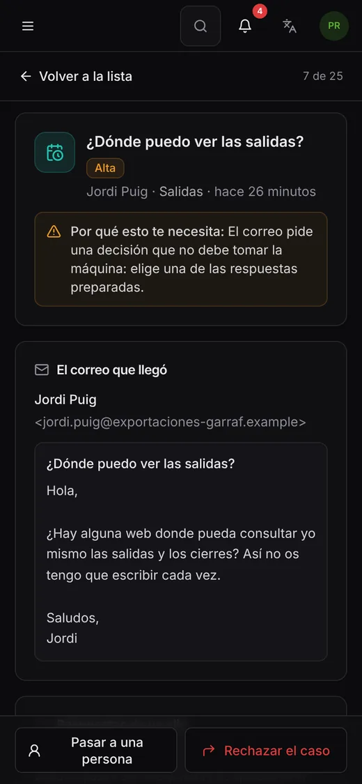 El mismo caso de la cola de revisión, abierto en la pantalla de un teléfono.